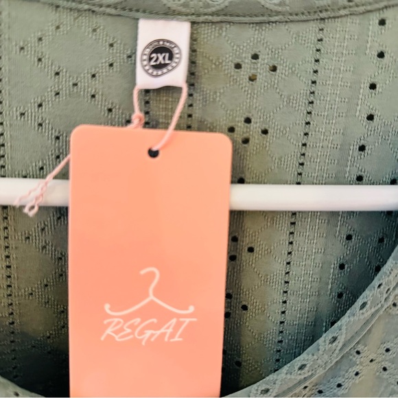 Eyelet Blouse - Picture 3 of 6